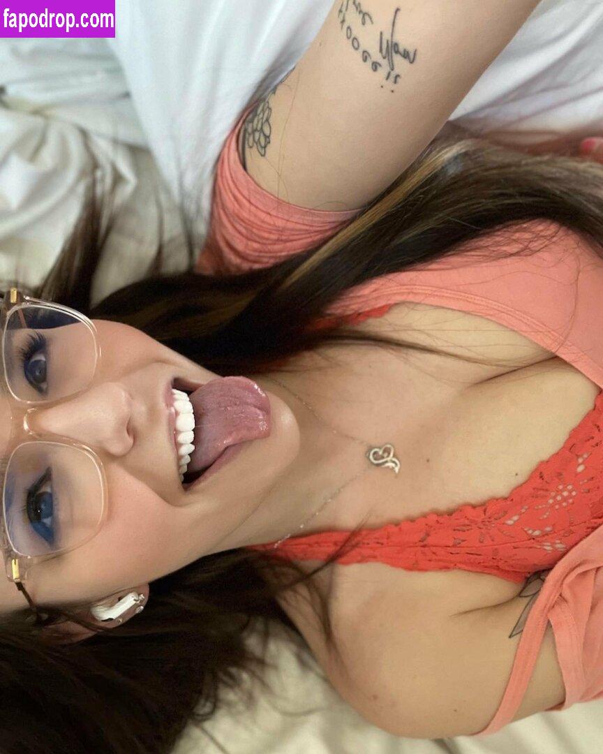 glassescutie24 / dallyallyallas2.0 leak of nude photo #0015 from OnlyFans or Patreon