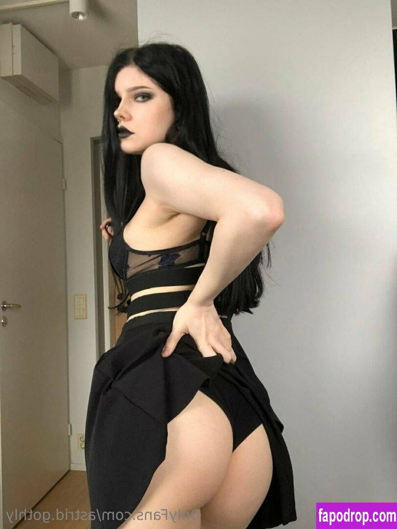 astrid.gothly / bluexastrid / cashew225 leak of nude photo #0025 from OnlyFans or Patreon