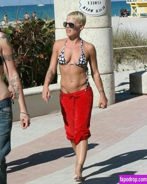 Alecia Beth Moore leak #0011