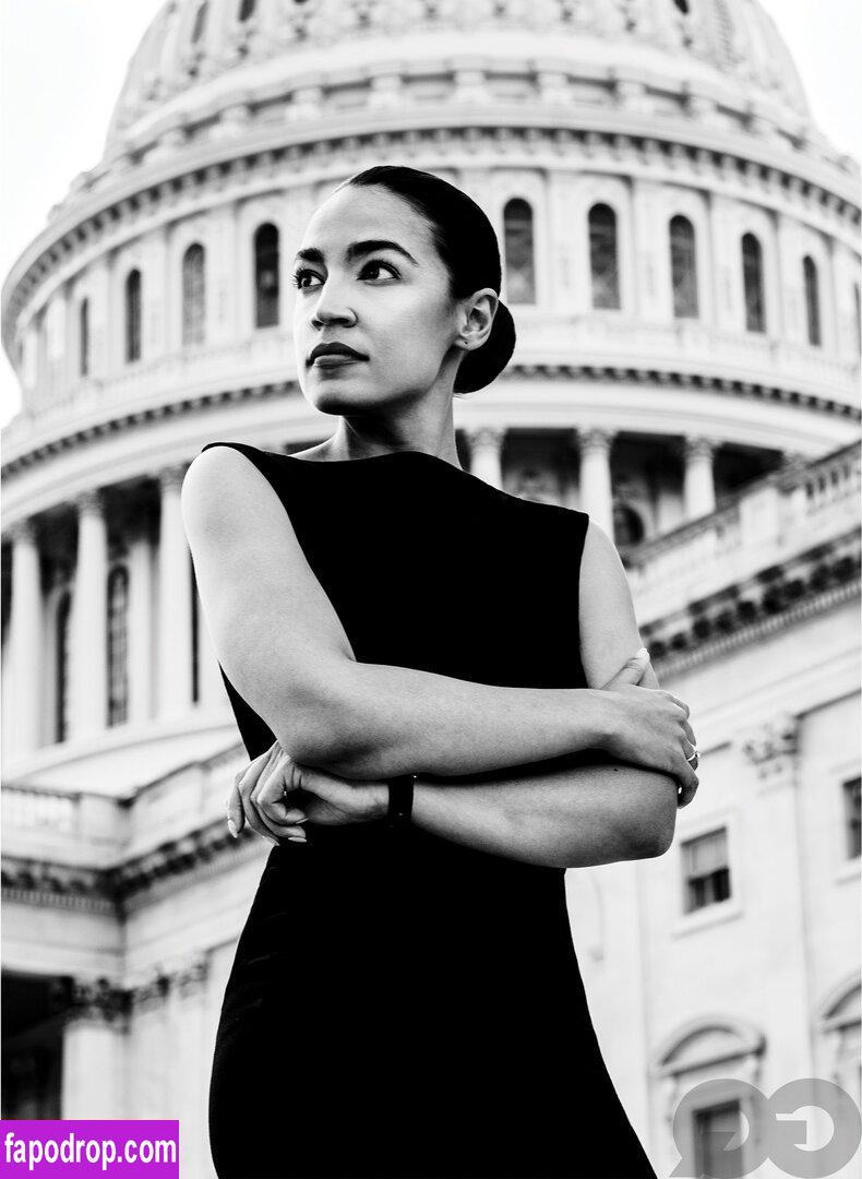 Alexandria Ocasio-Cortez / AOC слитое обнаженное фото #0034 с Онлифанс или Патреон