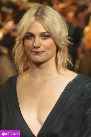 Alison Sudol photo #0005