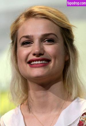 Alison Sudol photo #0006