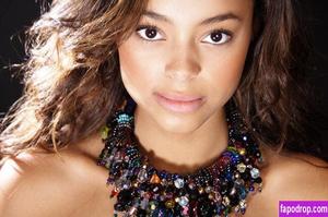 Amber Stevens West leak #0012