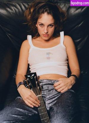 Amy Jo Johnson photo #0020