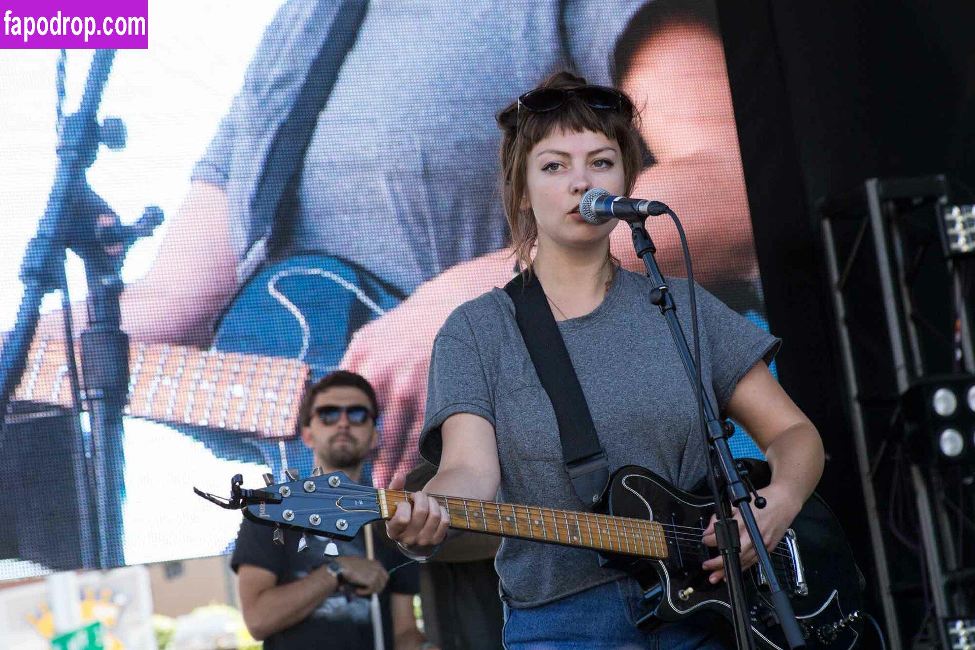 Angel Olsen / angelolsen / angelolsenmusic слитое обнаженное фото #0016 с Онлифанс или Патреон