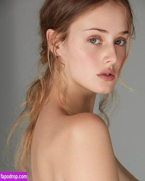 Anna Van Patten photo #0006