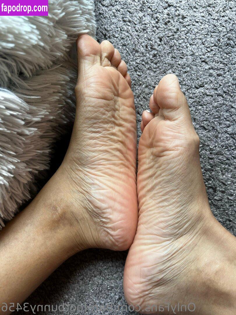 barefootbunny3456 / nynaeve56 leak of nude photo #0037 from OnlyFans or Patreon