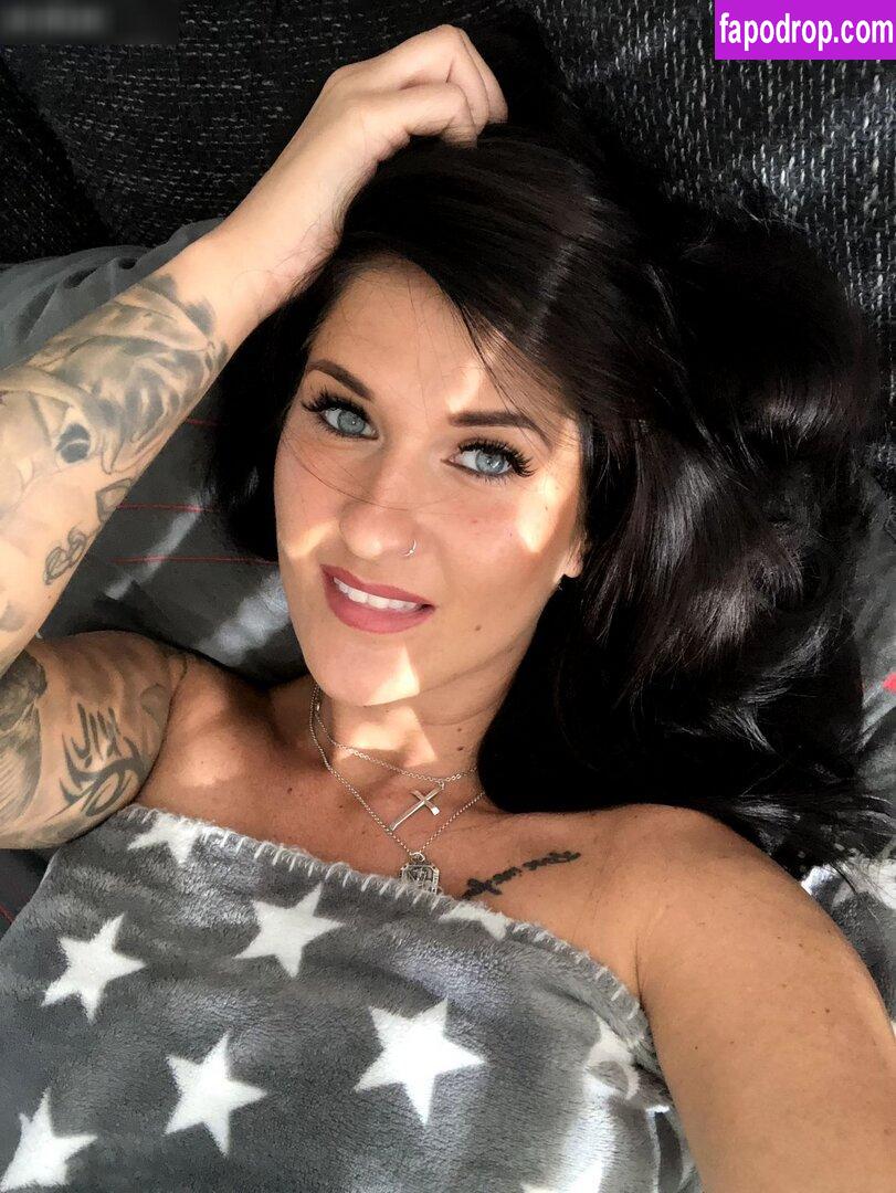 bella_vita88 / i.n.k.e.d_b.e.l.l.a / inked_bella88 leak of nude photo #0107 from OnlyFans or Patreon