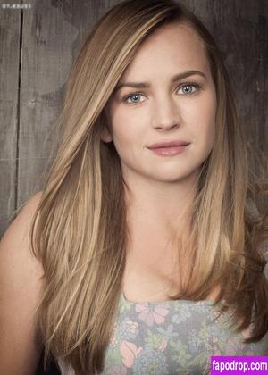 Britt Robertson photo #0088