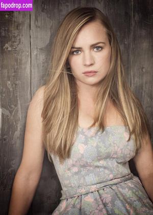 Britt Robertson photo #0090