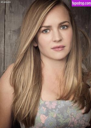 Britt Robertson photo #0093