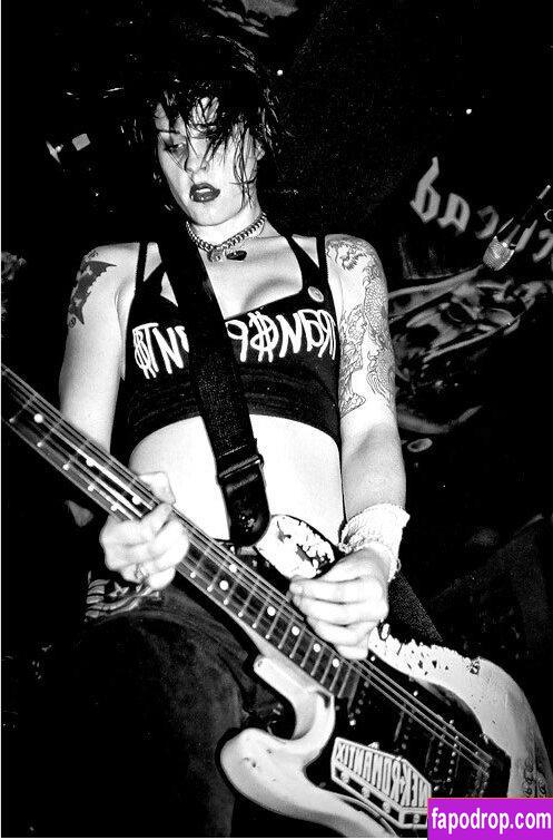 Brody Dalle / nerdjuice79 слитое обнаженное фото #0003 с Онлифанс или Патреон