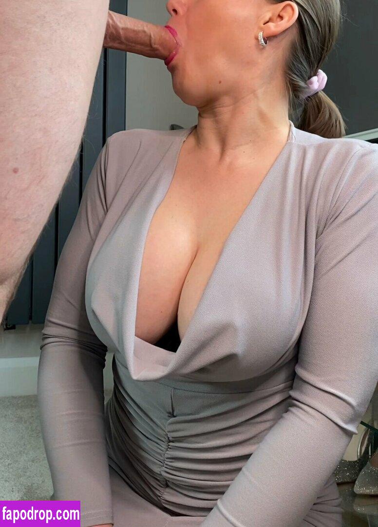 Busty Hotwife / Su The Hotwife / busty__hotwife / susan_goodwife leak of nude photo #0012 from OnlyFans or Patreon