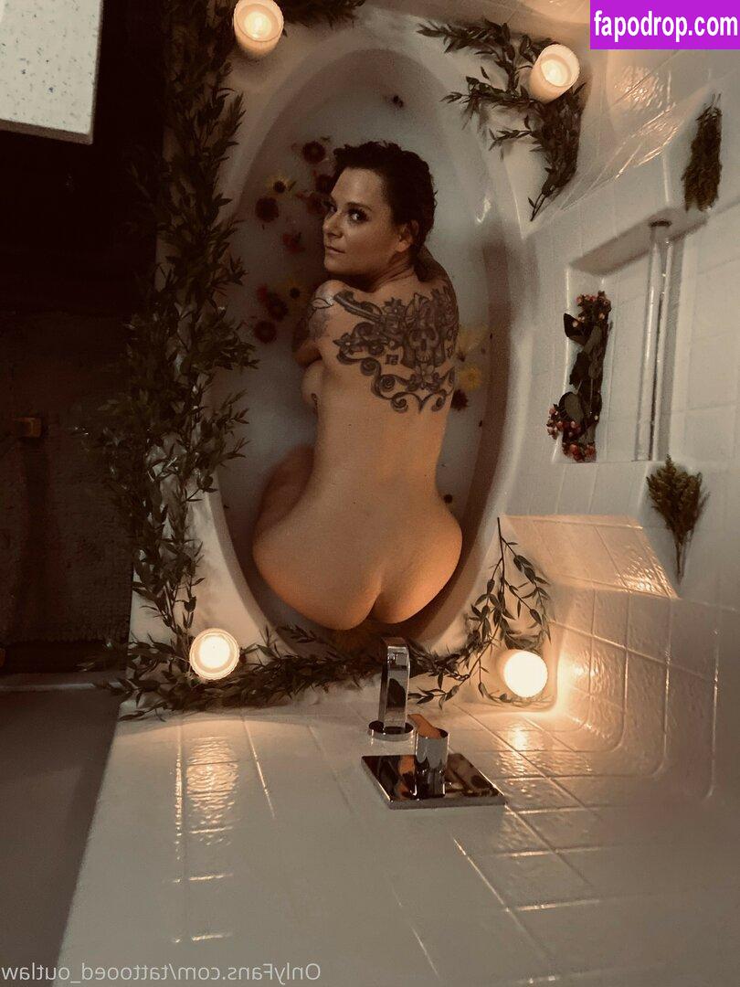 chroniclesofatiredassmom / tattooedoutlaw16 leak of nude photo #0007 from OnlyFans or Patreon