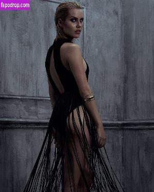 Claire Holt слив #0067