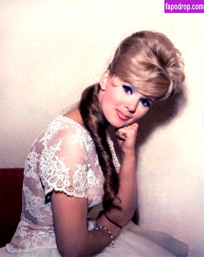 Connie Stevens / theconniestevens слитое обнаженное фото #0023 с Онлифанс или Патреон