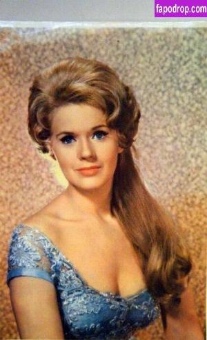 Connie Stevens photo #0032