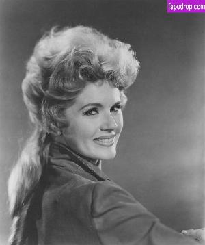 Connie Stevens photo #0051