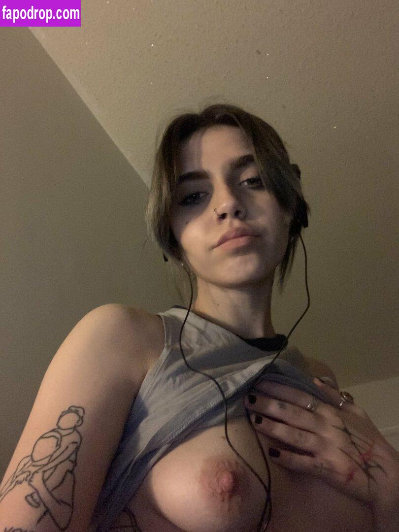 coolgirl2001 / fandomgirl2001 / wired_earbuds leak of nude photo #0017 from OnlyFans or Patreon