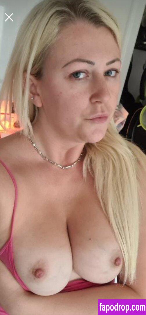 Corrine Marie / breastpumpingmummy / corrinehounslow / pretttylittlefeet69 leak of nude photo #0010 from OnlyFans or Patreon
