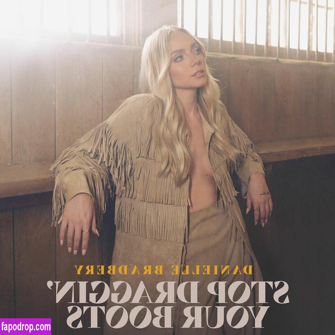 Danielle Bradbery / daniellebradbery / southdakotahottie leak of nude photo #0003 from OnlyFans or Patreon