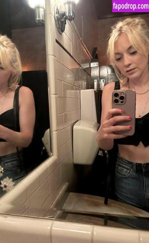 Emily Kinney фото #0127