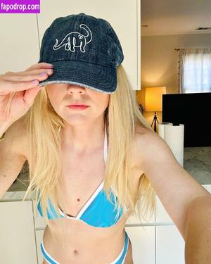 Emily Kinney фото #0148