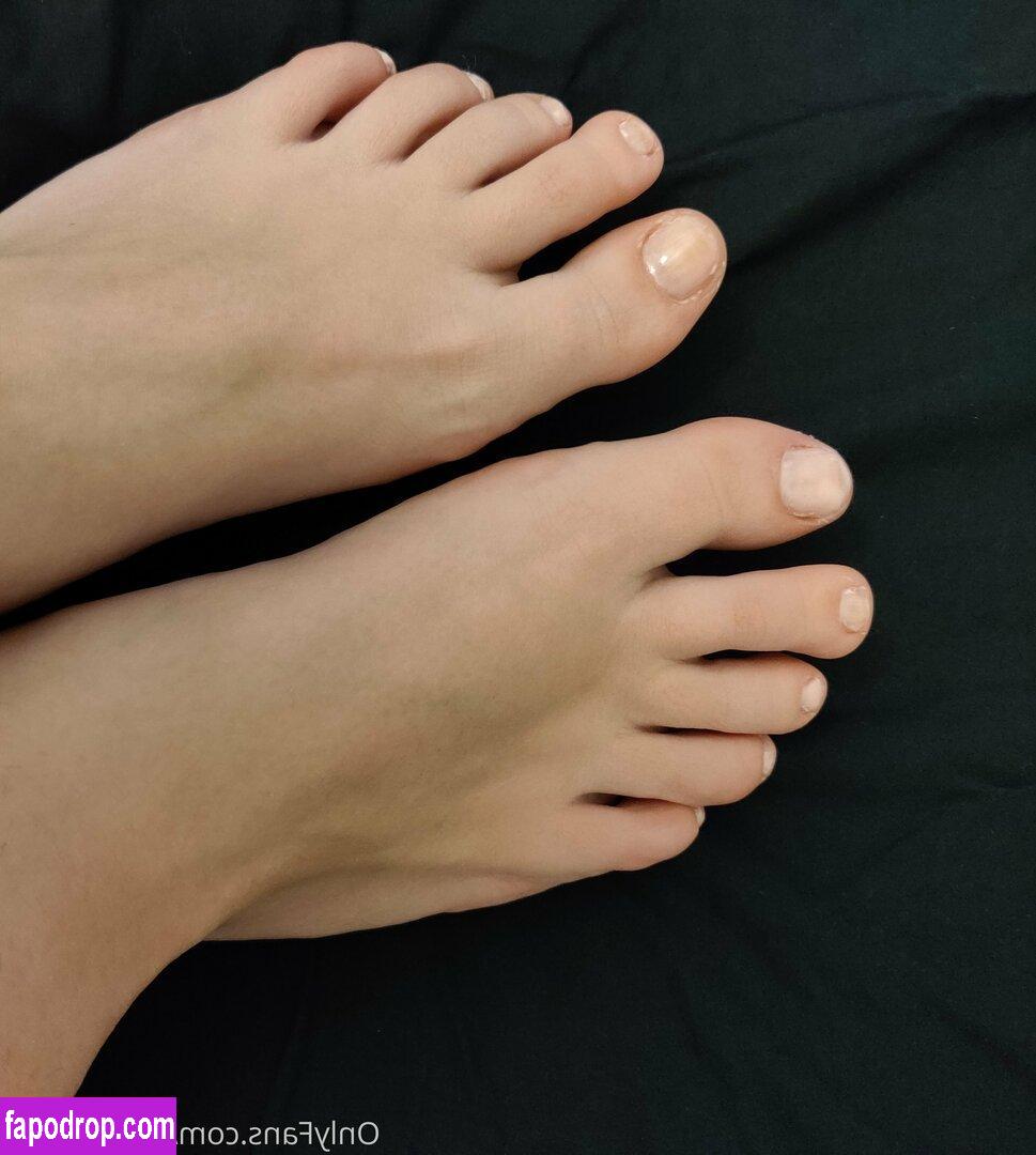 feet-amana /  слитое обнаженное фото #0029 с Онлифанс или Патреон