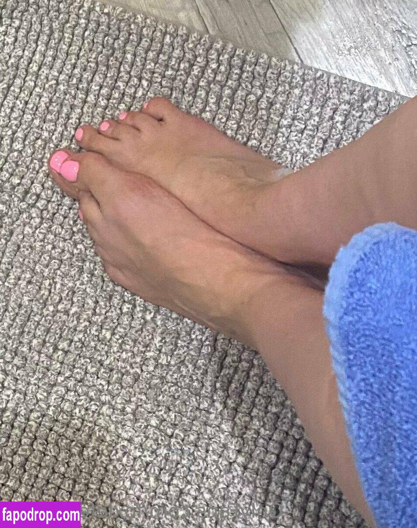 foxiefeetfetish / foxyfetishfeet leak of nude photo #0005 from OnlyFans or Patreon