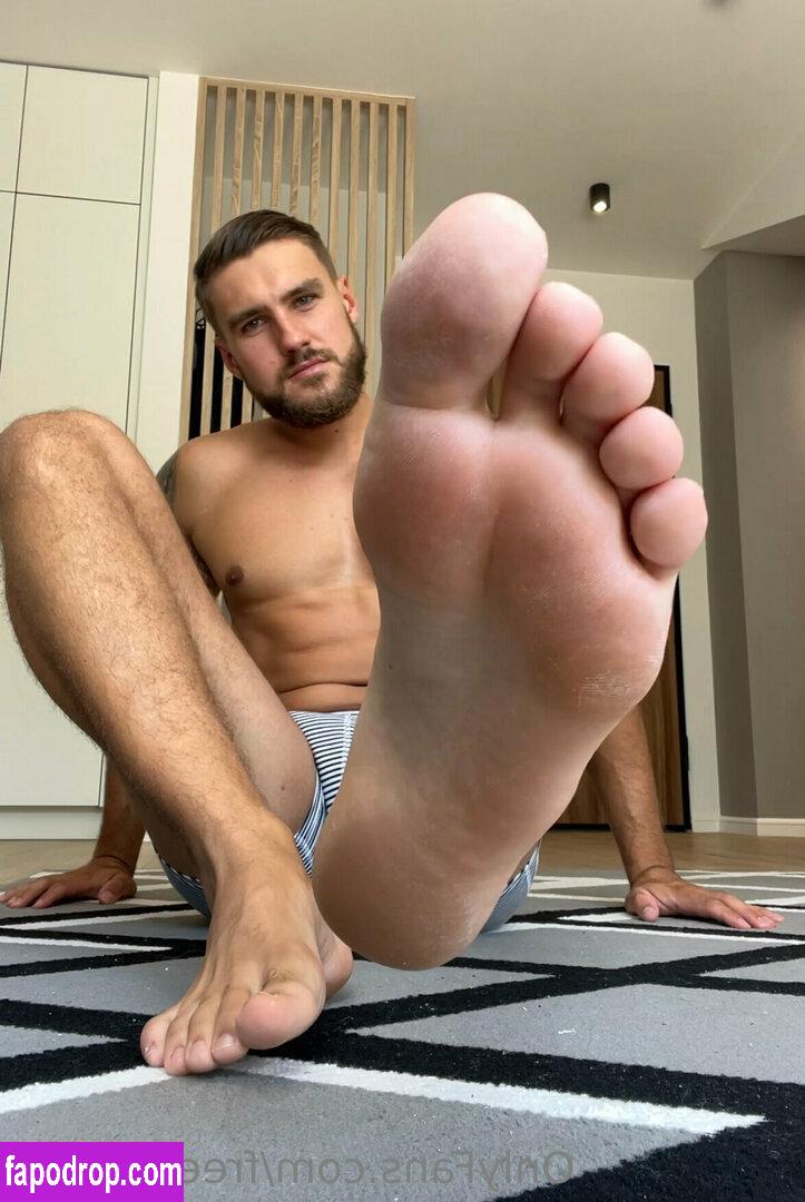 freefootgod / freethegod_ leak of nude photo #0066 from OnlyFans or Patreon