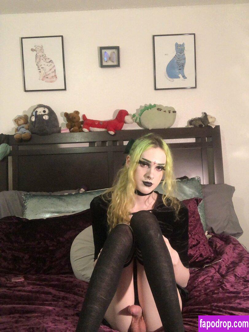 genericgothgf / GenriceGothGF / generic_goth_gf leak of nude photo #0006 from OnlyFans or Patreon