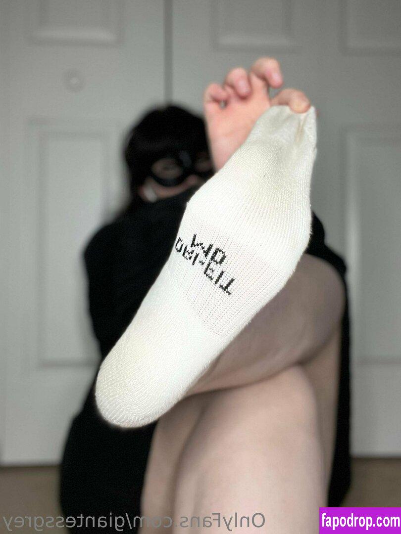 giantessgrey / grimlygrey leak of nude photo #0038 from OnlyFans or Patreon