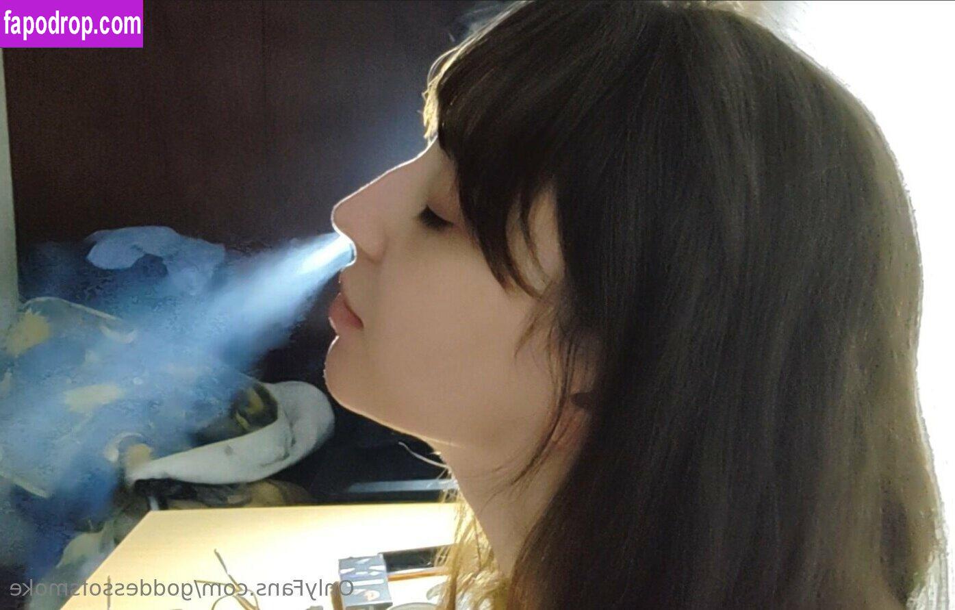 goddessofsmoke / goddess__of__smoke слитое обнаженное фото #0019 с Онлифанс или Патреон