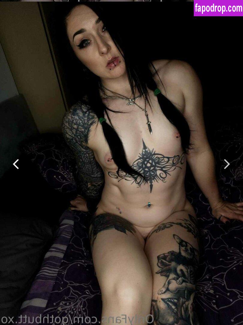 Goth Muscle Mommy / buffgothmom / gothbutt.xo leak of nude photo #0004 from OnlyFans or Patreon