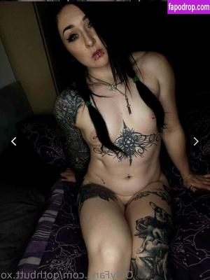 Goth Muscle Mommy photo #0004