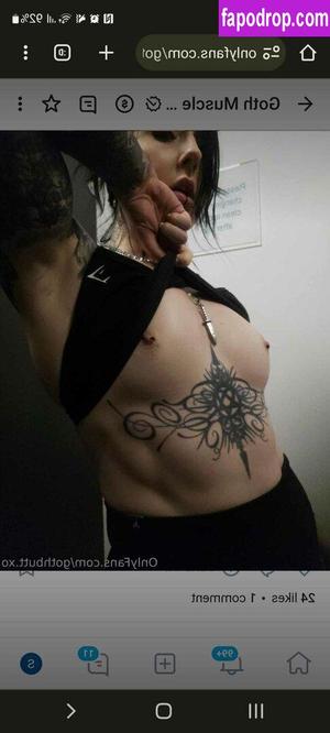 Goth Muscle Mommy photo #0006