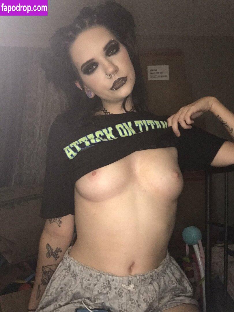 gothichorrorcliche / H0neyR3venge / gothictropic / gothicwhorror leak of nude photo #0064 from OnlyFans or Patreon