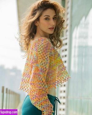 Heli Daruwala photo #0041