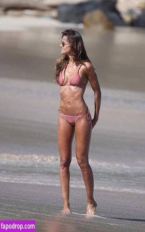 Izabel Goulart photo #0277