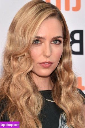 Jessica Rothe photo #0001