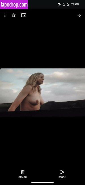 Jodie Comer Topless фото #0001