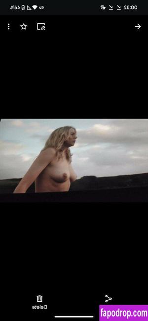 Jodie Comer Topless фото #0003