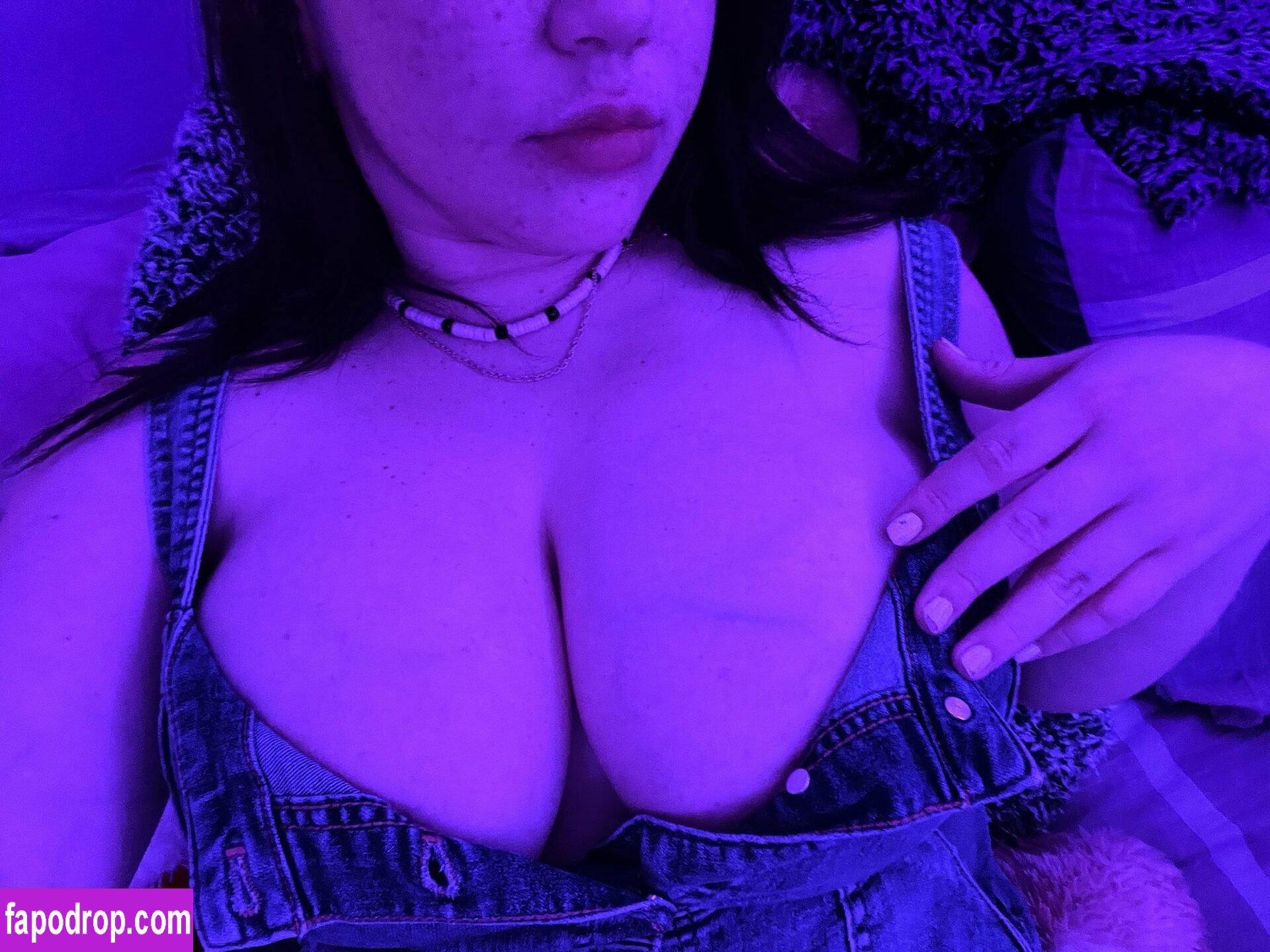 karlavictoria135 / Karlavictoria13 / karlavic13 leak of nude photo #0008 from OnlyFans or Patreon