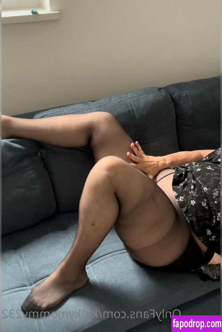 kinkymommy232 / kinky.mommy2 leak of nude photo #0010 from OnlyFans or Patreon