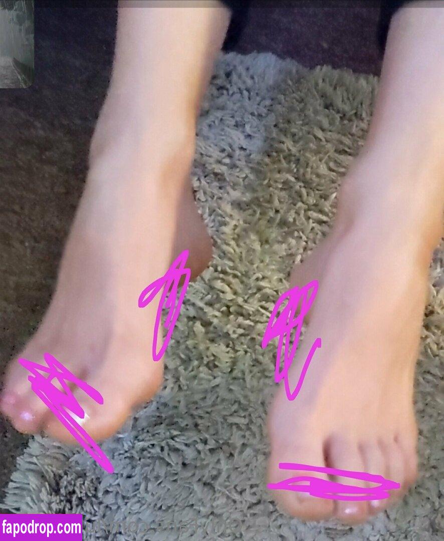 kirasize3feet / thelittlegingerfox leak of nude photo #0002 from OnlyFans or Patreon