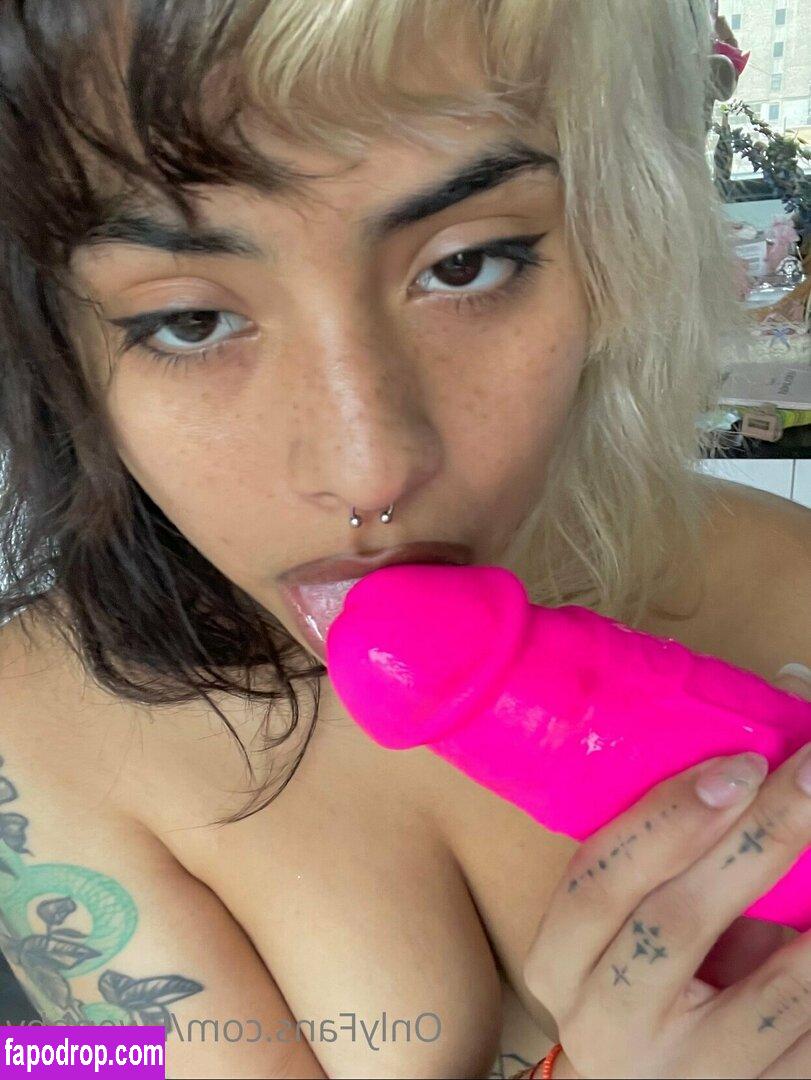 kwenbby / kwenby_e leak of nude photo #0024 from OnlyFans or Patreon