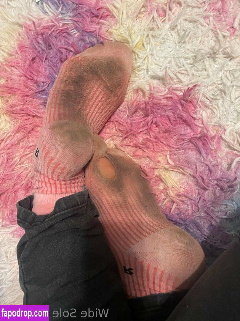 leahsprettyfeet / _onlyprettyfeet_ leak of nude photo #0017 from OnlyFans or Patreon