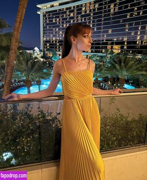 Lisa Foiles photo #0238