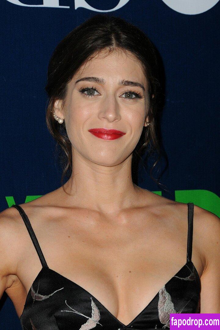 Lizzy Caplan / thelizzycaplan слитое обнаженное фото #0065 с Онлифанс или Патреон