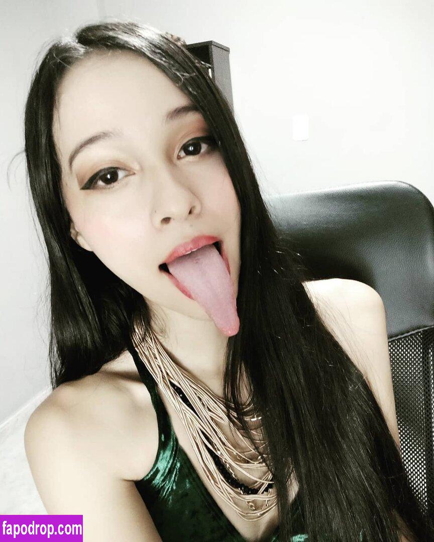 Long Tongue Fetish / _longtonguelewis / diqueentongue / longtonguelewis leak of nude photo #0311 from OnlyFans or Patreon